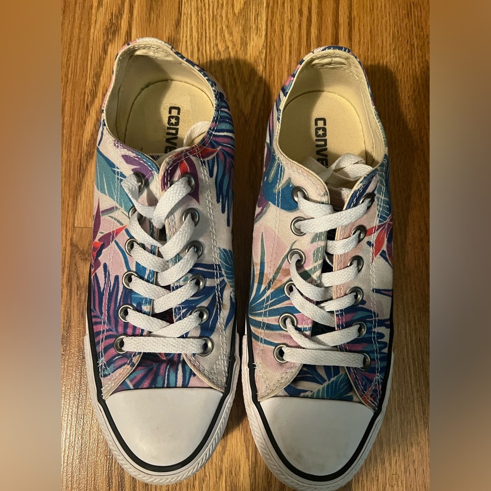 Converse lace up women’s floral size 8